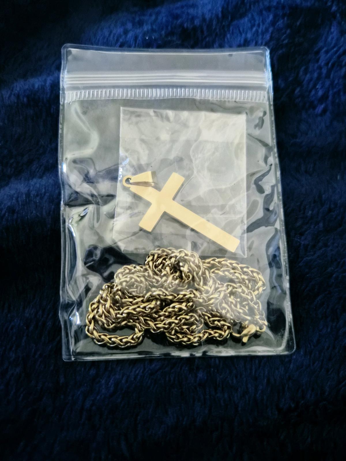 cross gold tone necklace - Hawthorne, California - FleaMarketBay