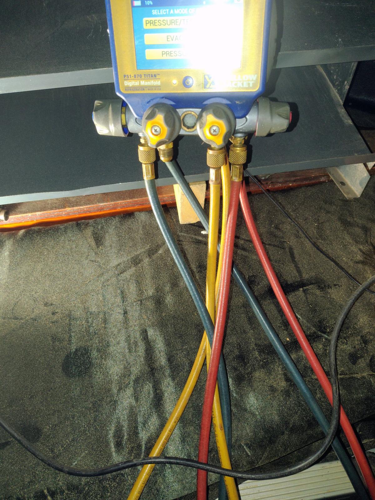 yellow jacket digital manifold P51 870 Titan - Fountaintown, Indiana - FleaMarketBay
