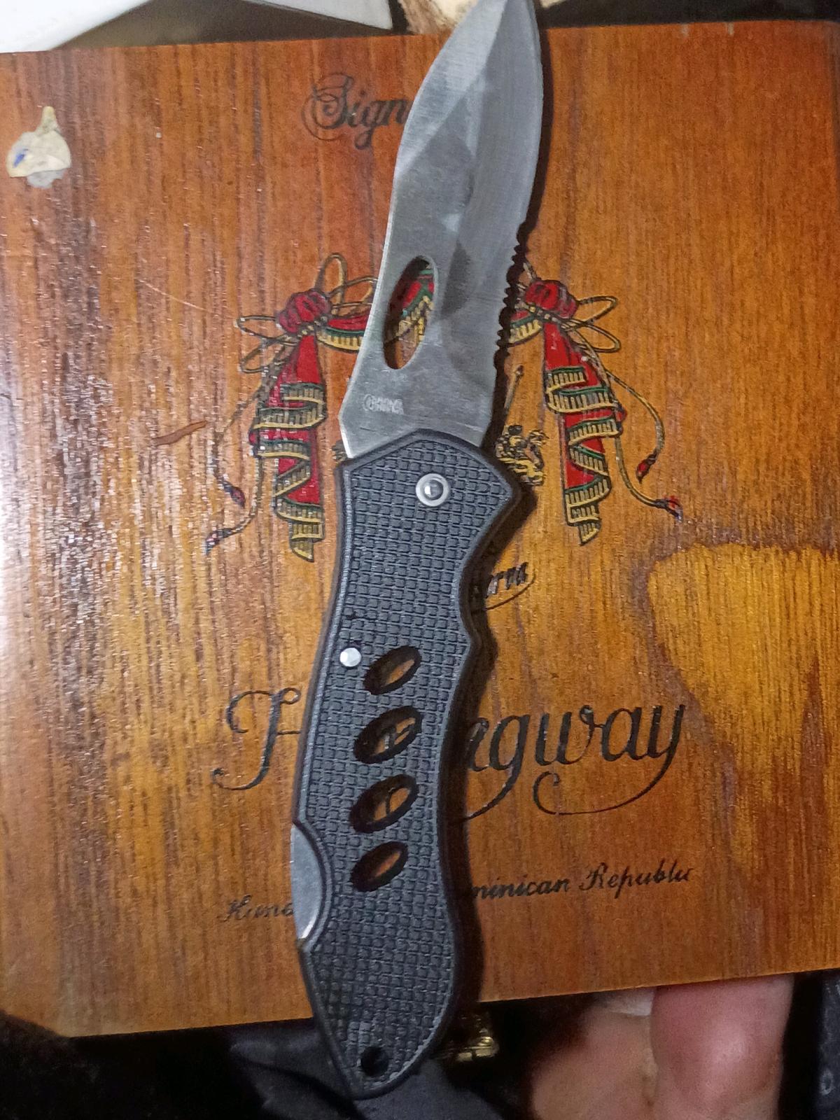 Black Handle pocket knife New - Alliance, Ohio - FleaMarketBay