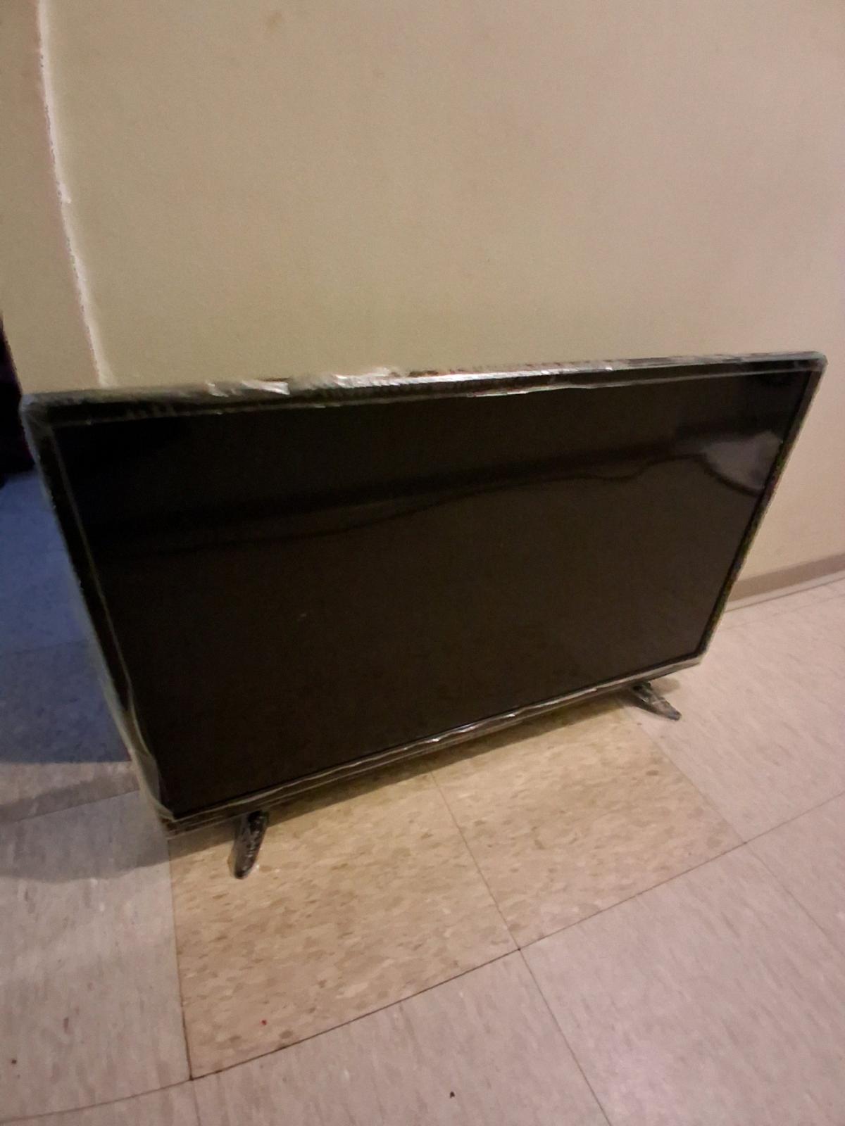 INSIGNIA TV Model NS32D220NA16 - Pawtucket, Rhode Island - FleaMarketBay