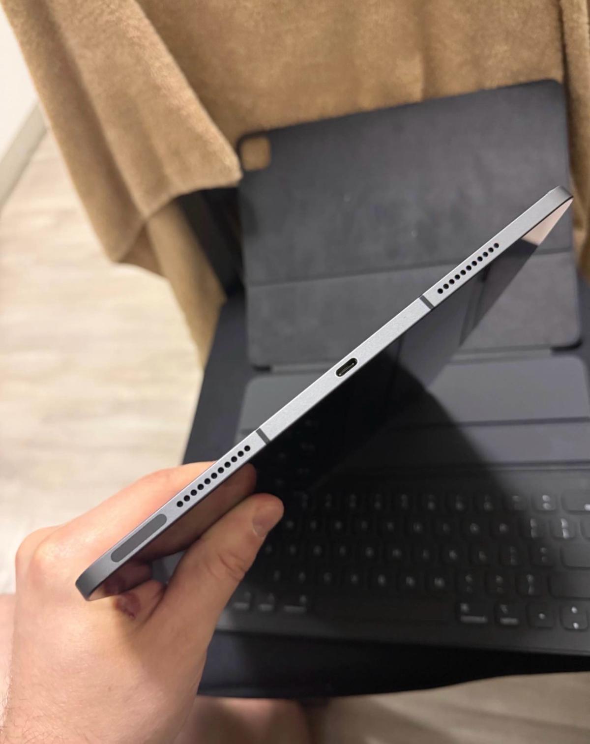 iPad Pro  working perfectly in good condition - Alicia, Arkansas - FleaMarketBay