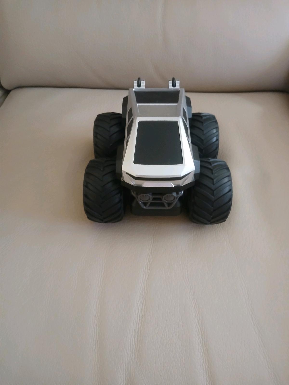 Toy car bundle orange car can turn into a robot - Miami, Florida - FleaMarketBay