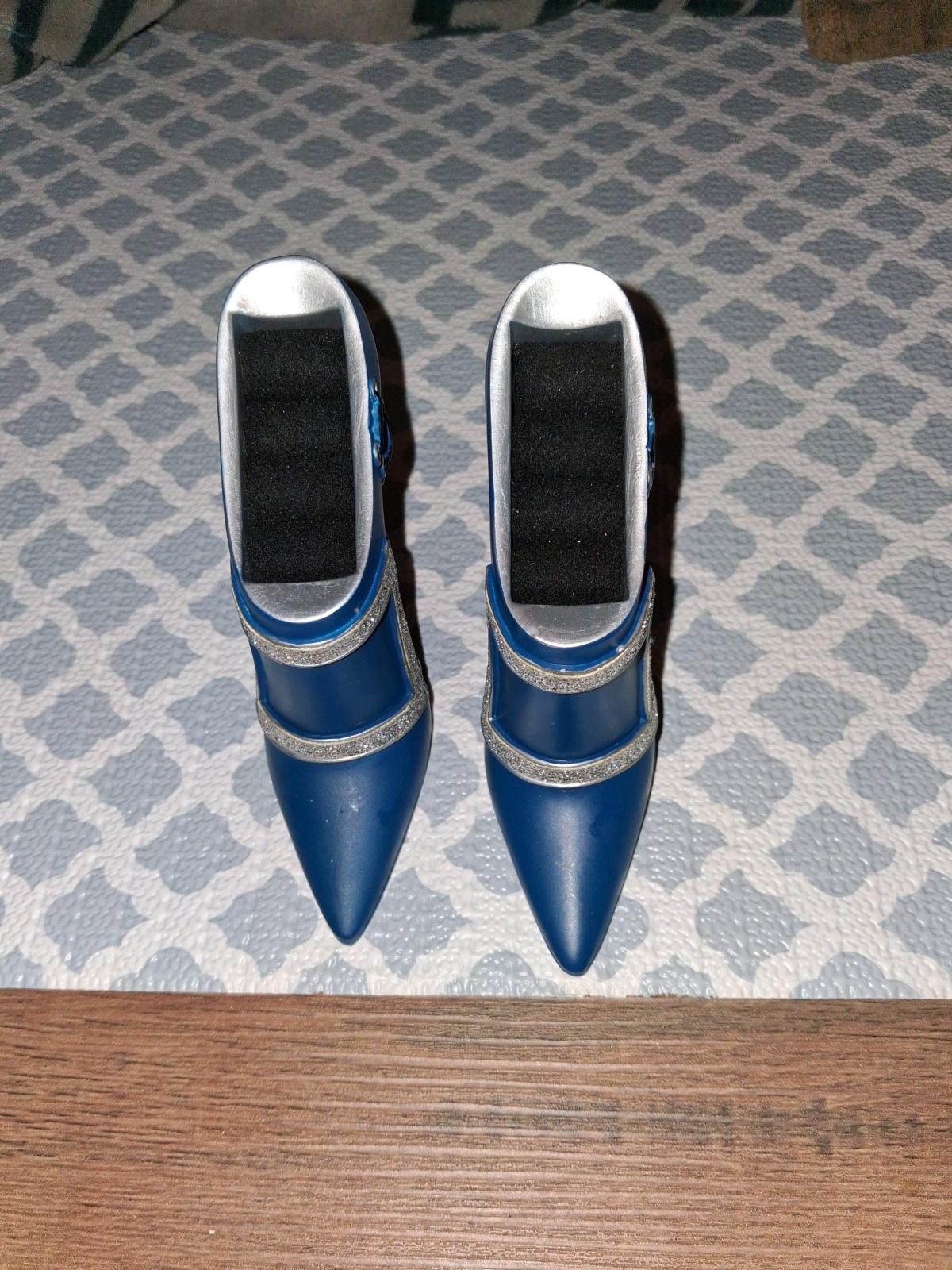 Womans ring holders pair of gogo boots - Philadelphia, Pennsylvania - FleaMarketBay