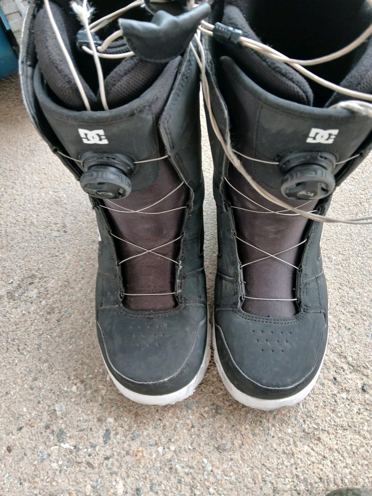 DC mens snowboarding boats - Denver, Colorado - FleaMarketBay