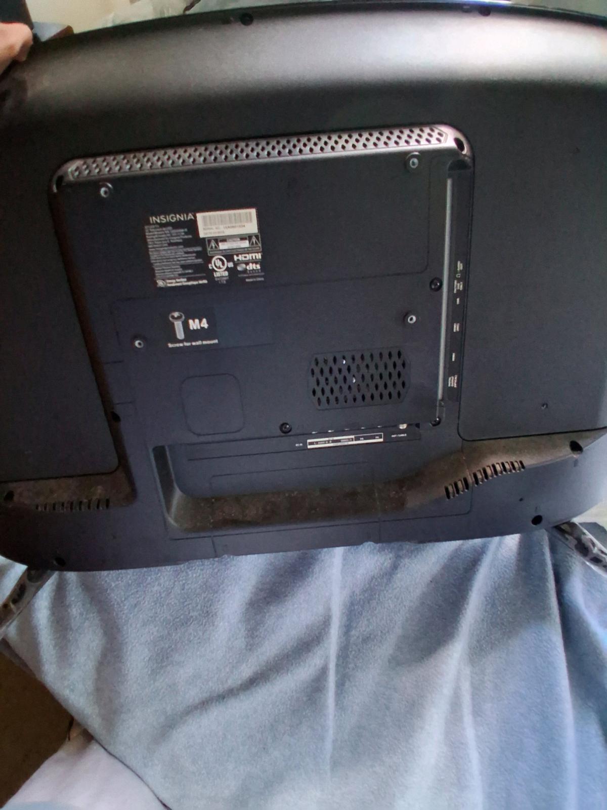 INSIGNIA TV Model NS32D220NA16 - Pawtucket, Rhode Island - FleaMarketBay