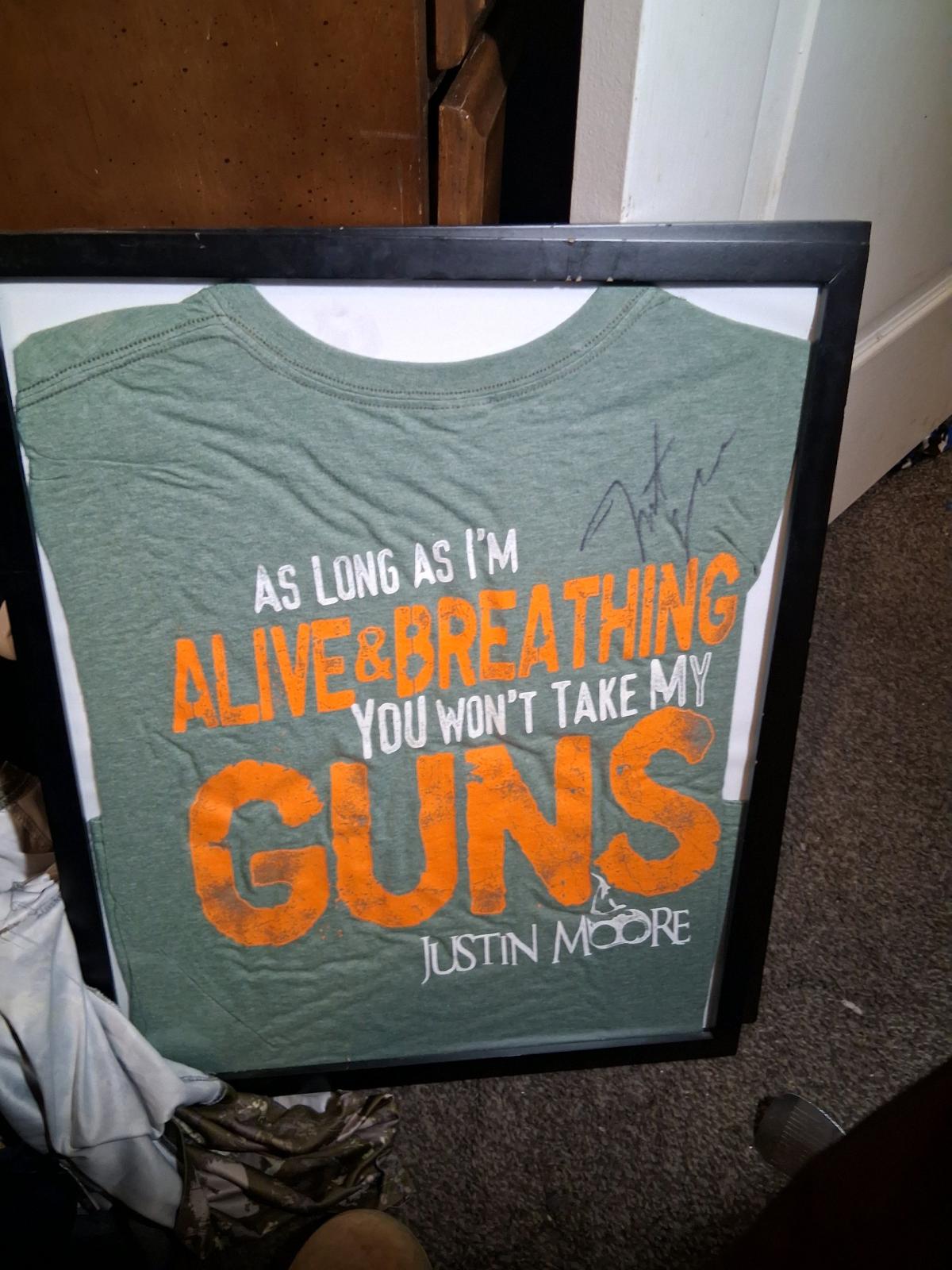 Justin Moore autographed t shirt - Bloomington, Illinois - FleaMarketBay