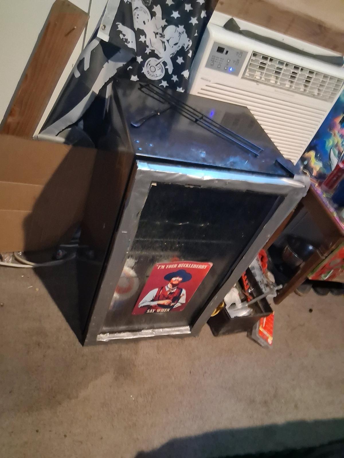 mini fridge - Rushville, Indiana - FleaMarketBay
