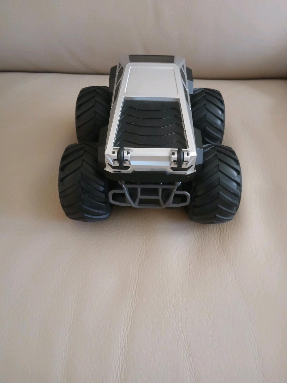 Toy car bundle orange car can turn into a robot - Miami, Florida - FleaMarketBay