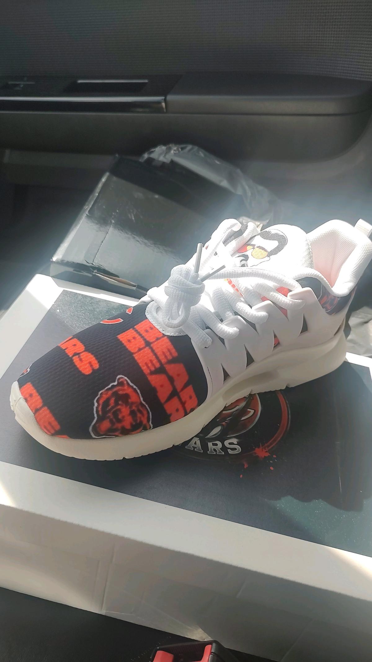 bears athletic running shoes - Chicago Heights, Illinois - FleaMarketBay