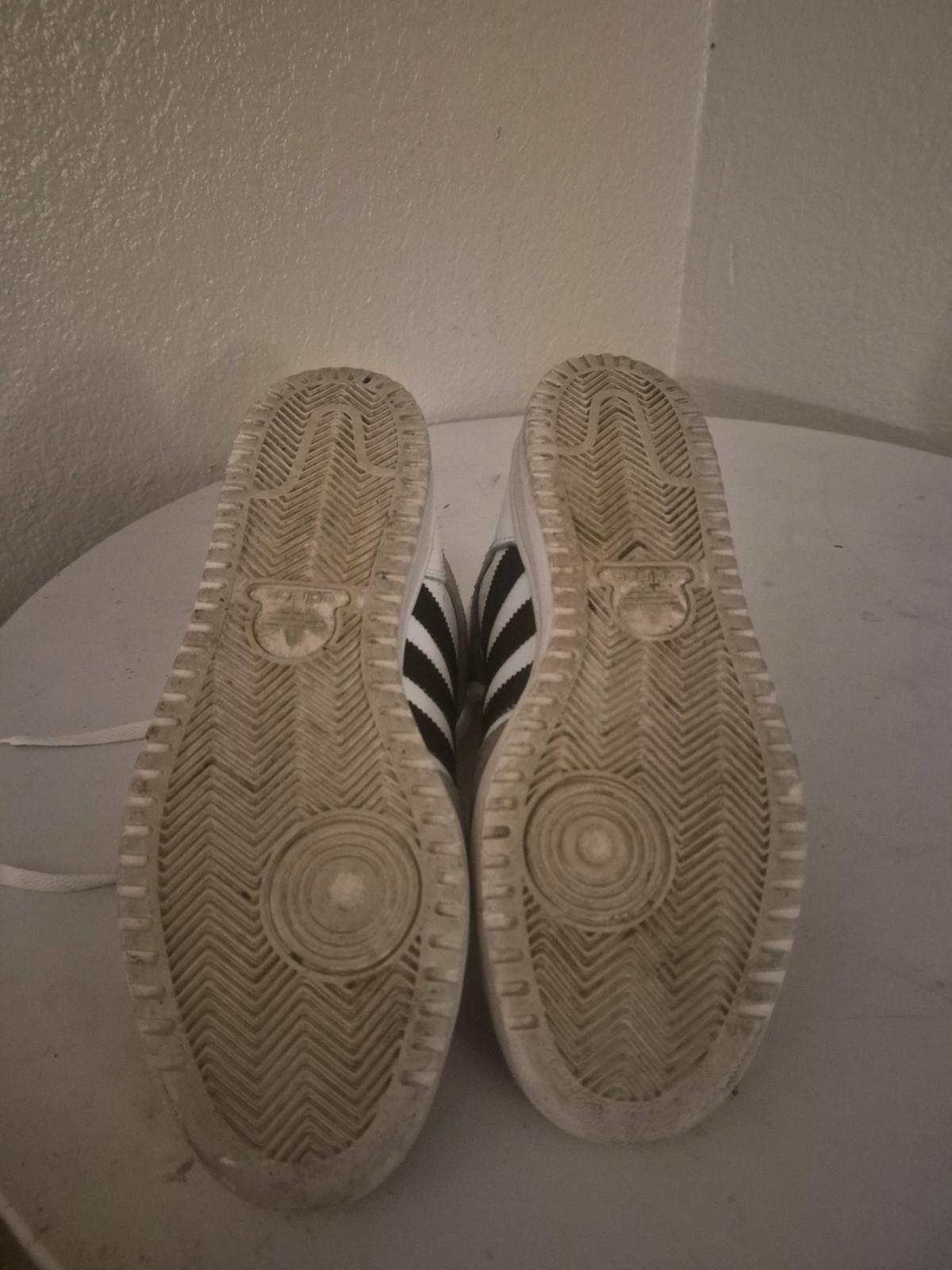 Adidas Throw Back Sneakers - Kissimmee, Florida - FleaMarketBay
