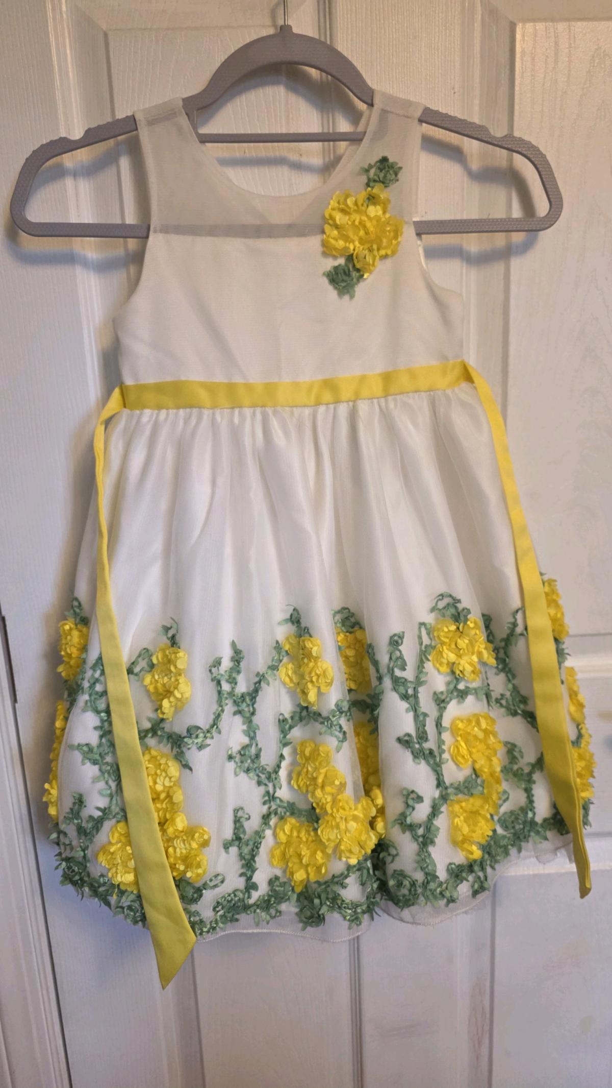 yellow and white Girl dress size 5 - Upper Darby, Pennsylvania - FleaMarketBay