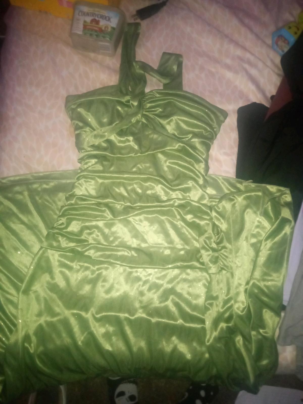 Green Satin halter prom dress formal gown - Kansas City, Kansas - FleaMarketBay