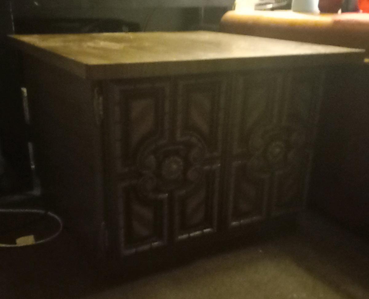 Vintage brown wood cabinet with 2 hinged carved wood doors - Blue Springs, Missouri - FleaMarketBay