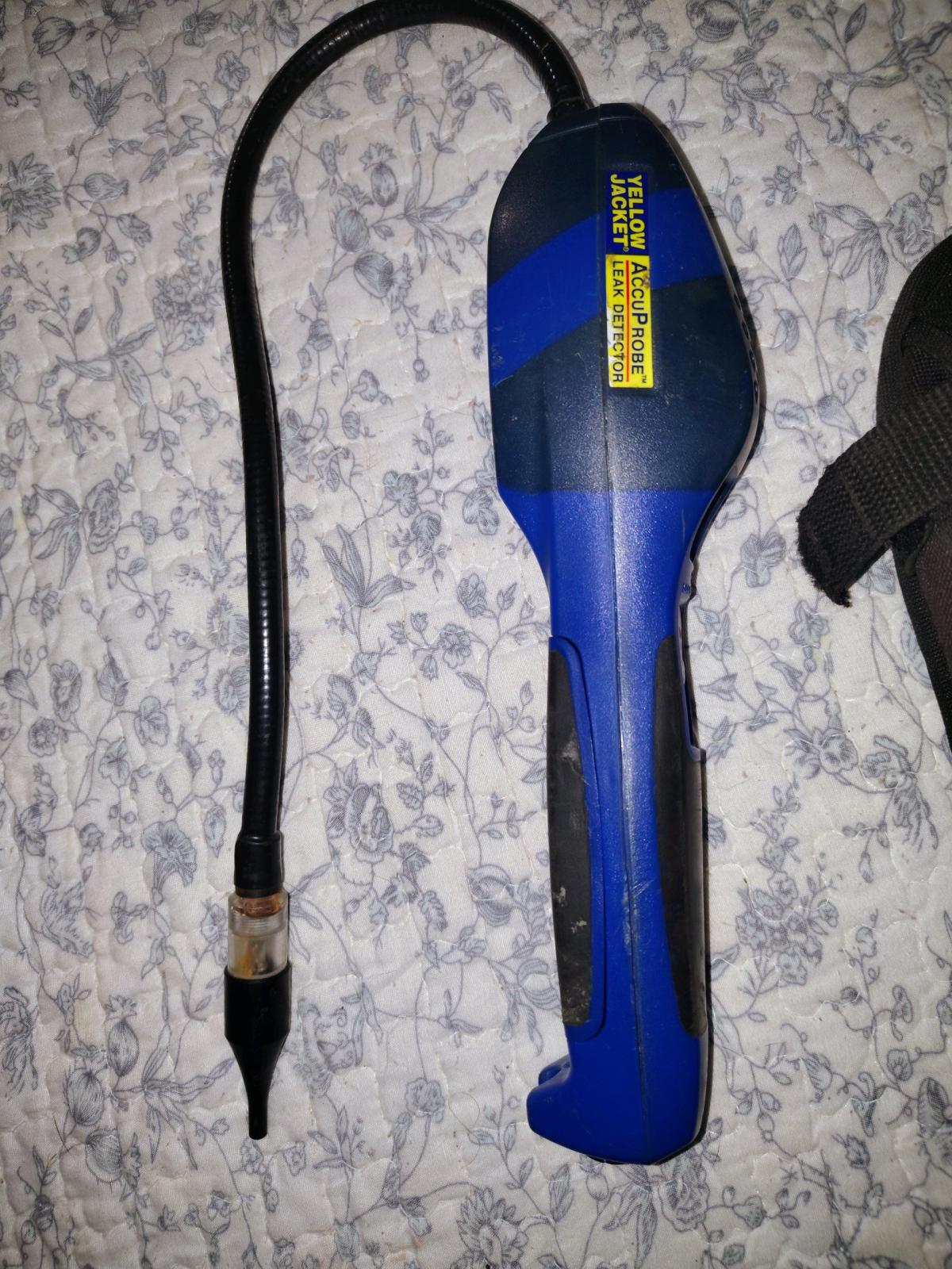 yellow jacket leak detector with case - Fountaintown, Indiana - FleaMarketBay