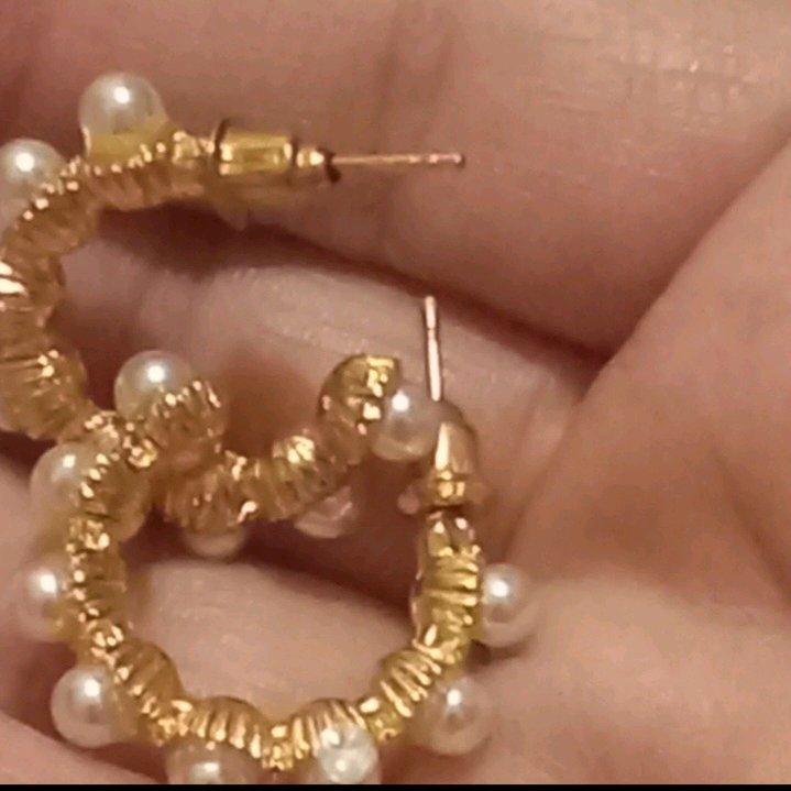 gold tone earrings - Ogden, Utah - FleaMarketBay