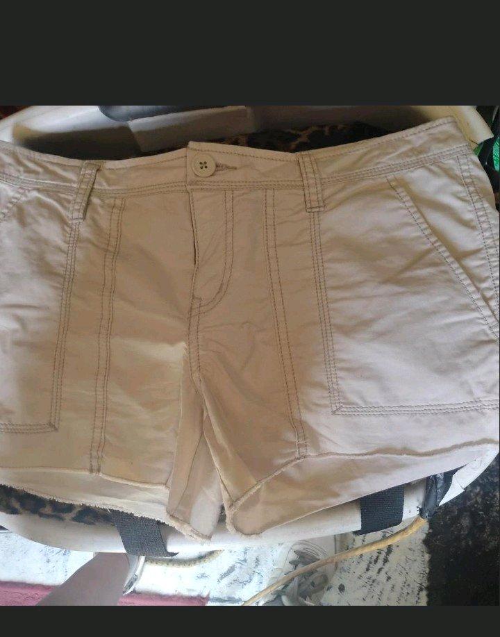 A Nice Womens Sexy Pair of Tan Old Navy Short Shorts - Swansea, South Carolina - FleaMarketBay