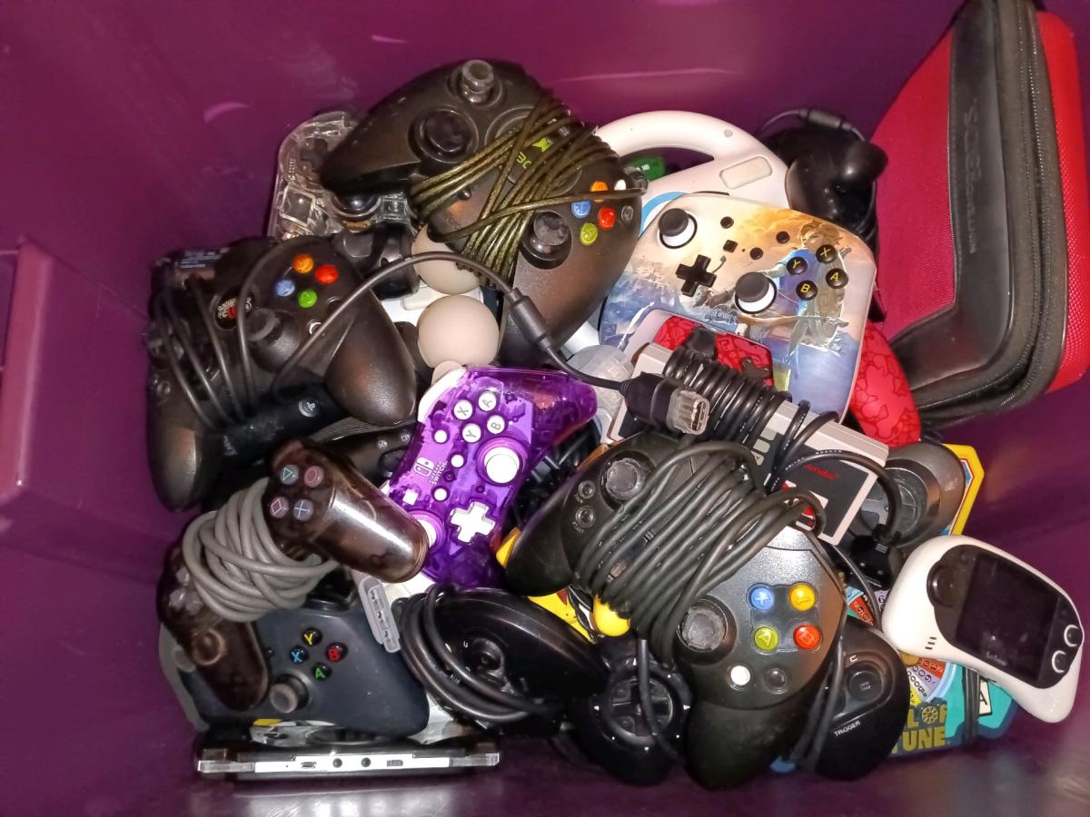 box of Video games accessories - Sealston, Virginia - FleaMarketBay