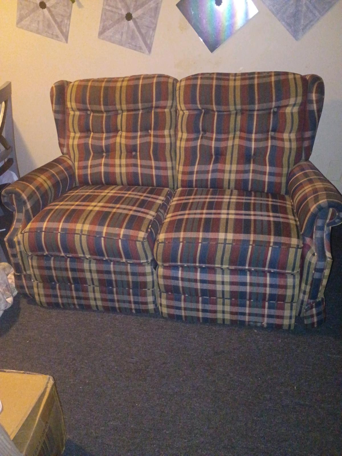 recliner loveseat - Louisville, Kentucky - FleaMarketBay