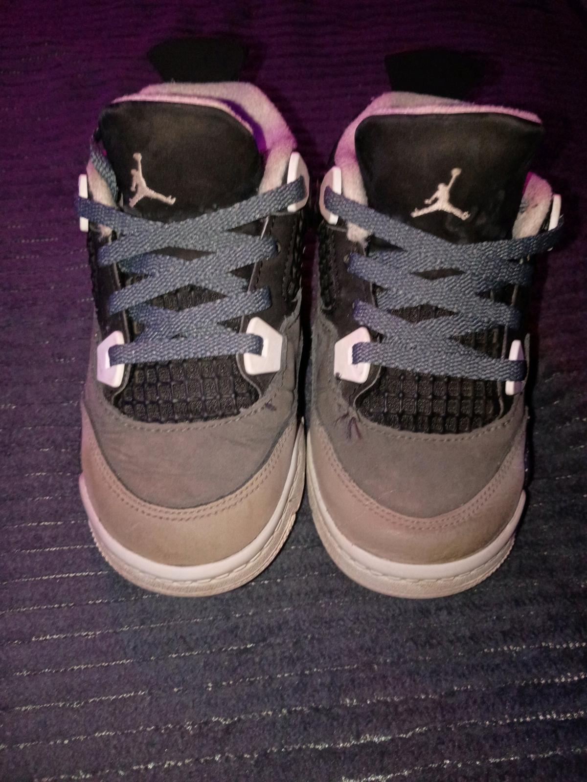 3 pairs of youth sized air jordan nike shoes - Appleton, Wisconsin - FleaMarketBay