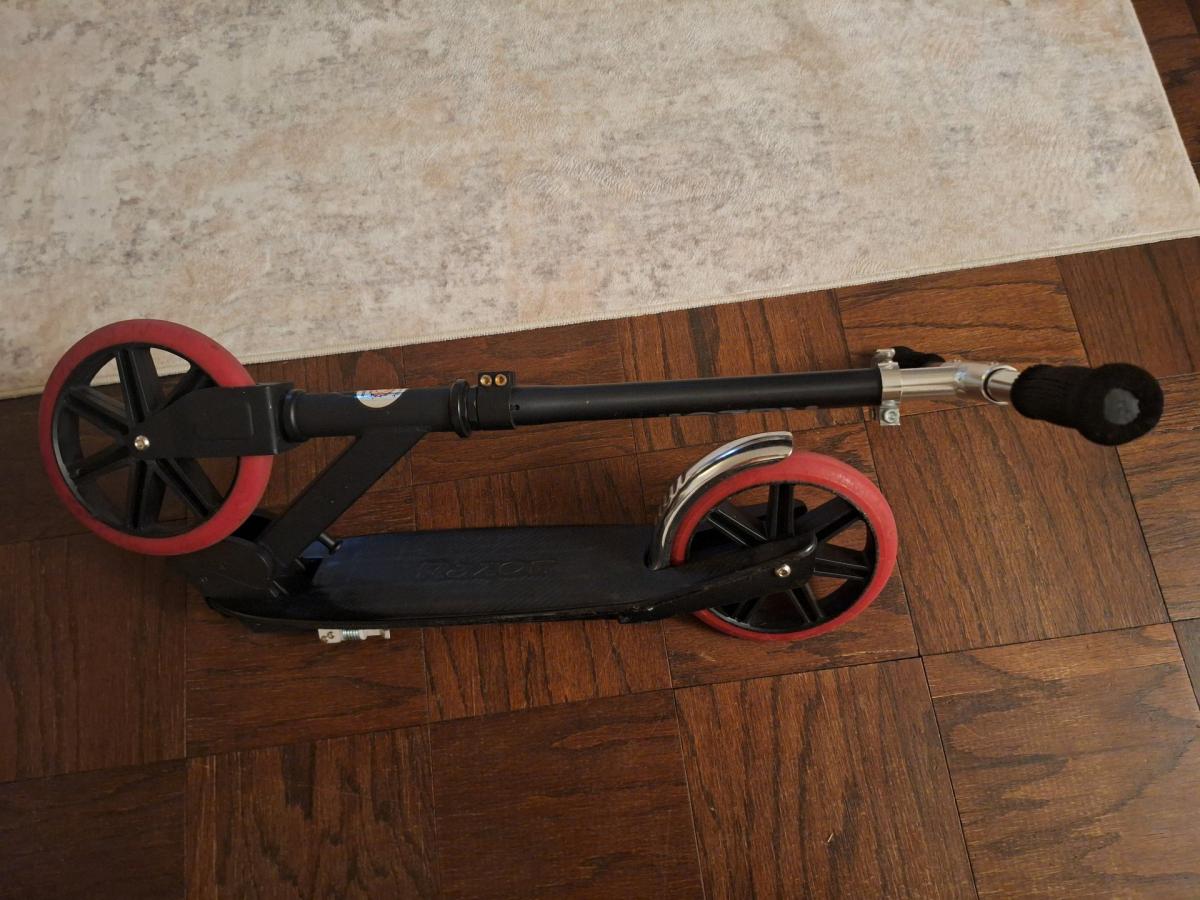 Black and Red Razer Scooter - Hazleton, Pennsylvania - FleaMarketBay