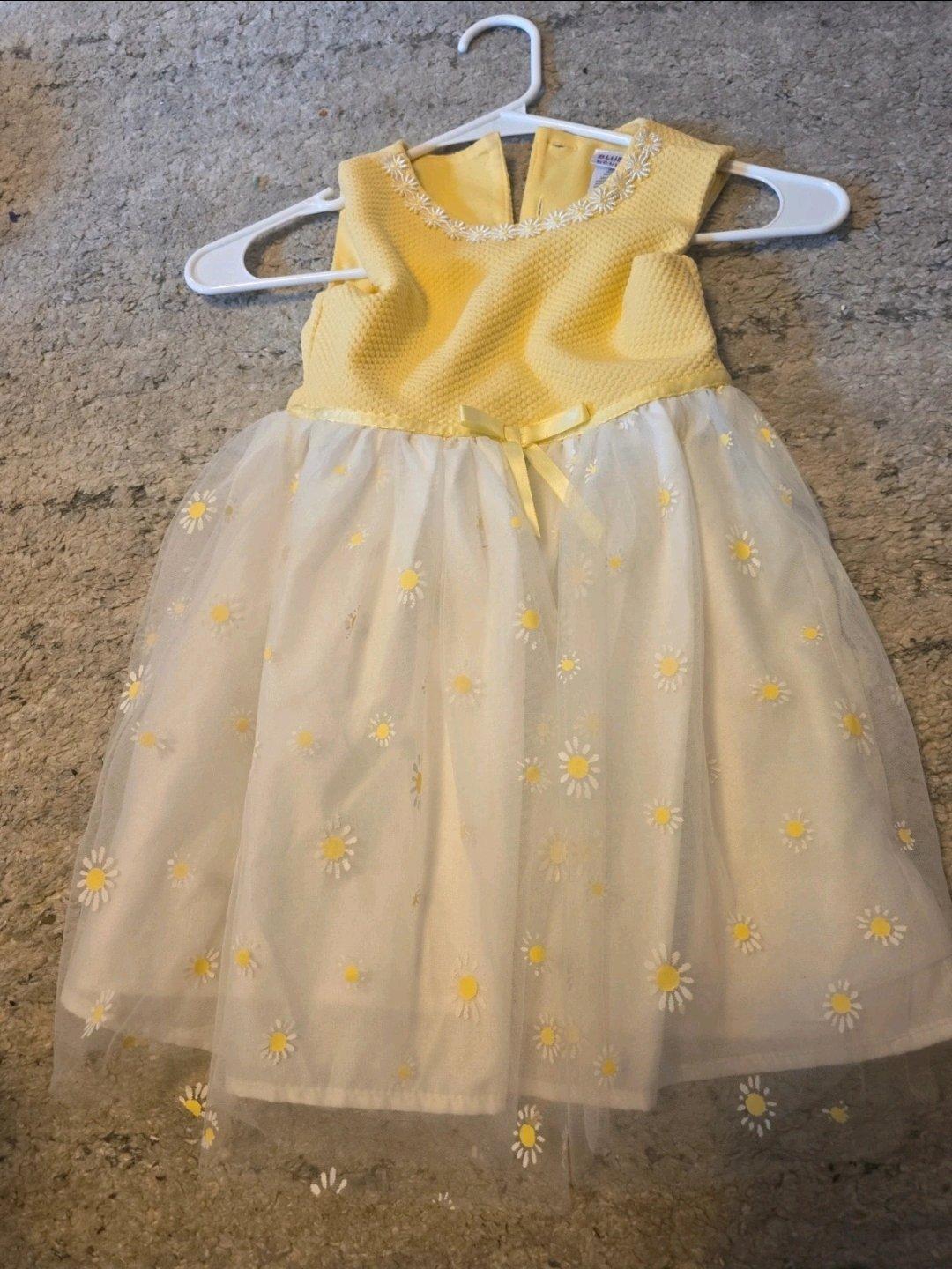 2 pieces dress for girl size 5 - Upper Darby, Pennsylvania - FleaMarketBay