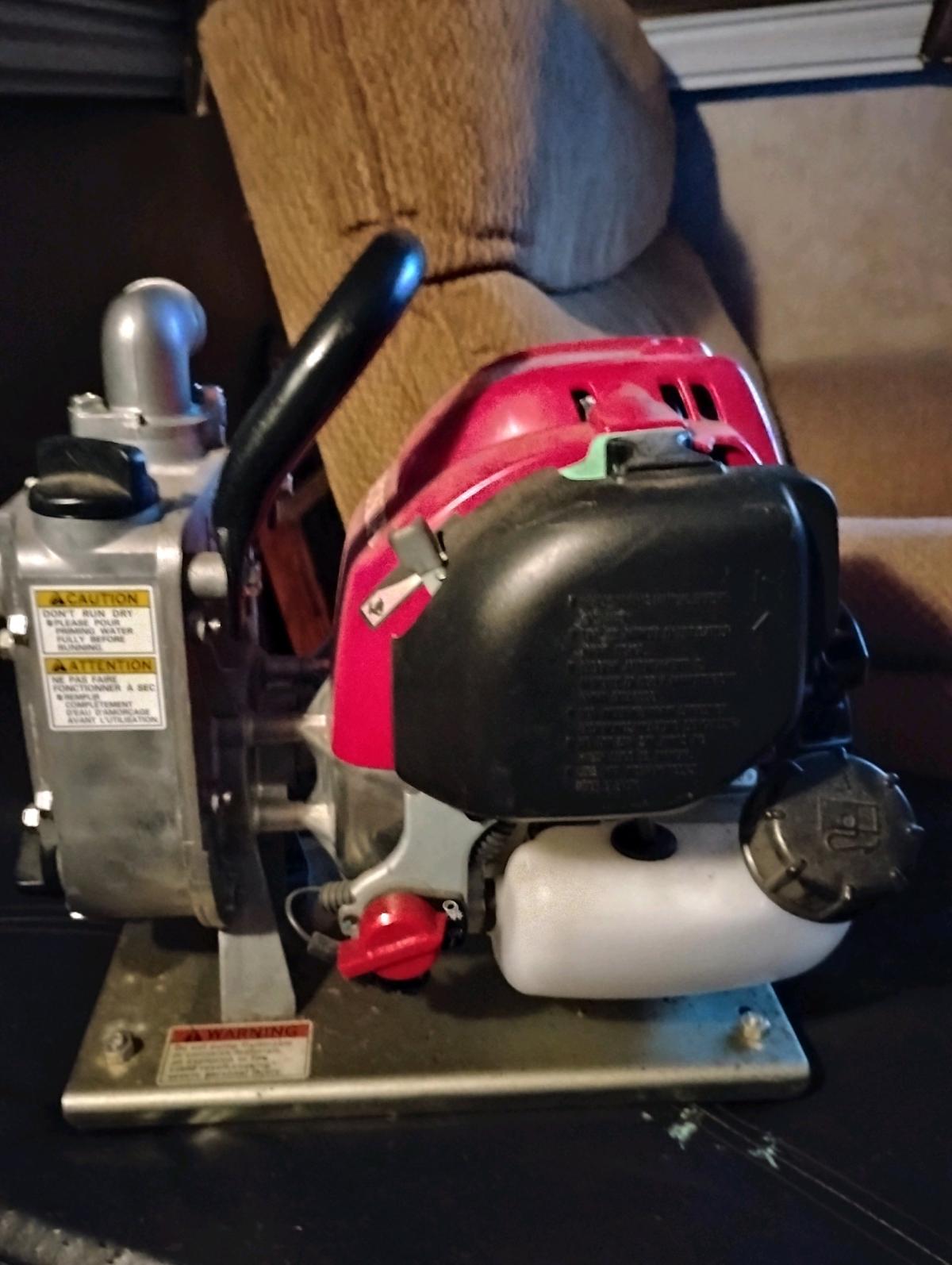 Honda wx10 4 stroke water pump 32 gallons a min - Batesville, Arkansas - FleaMarketBay