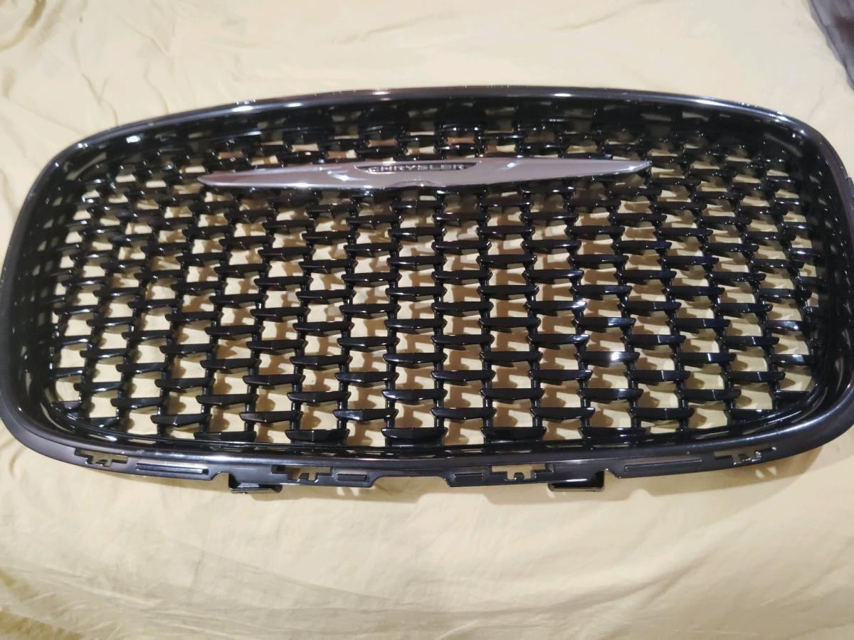 2017chrysler grille convertible 300 - Houston, Texas - FleaMarketBay