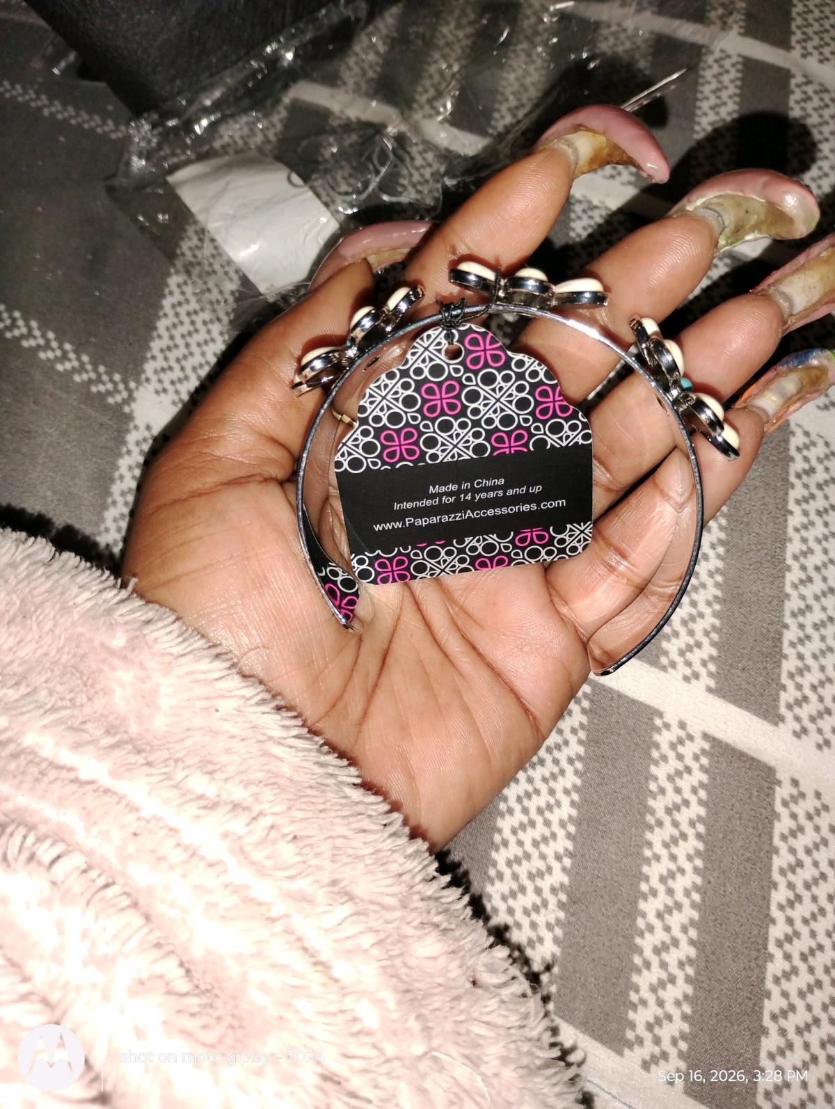very cute paparazzi bracelet for any occasion - Denmark, South Carolina - FleaMarketBay