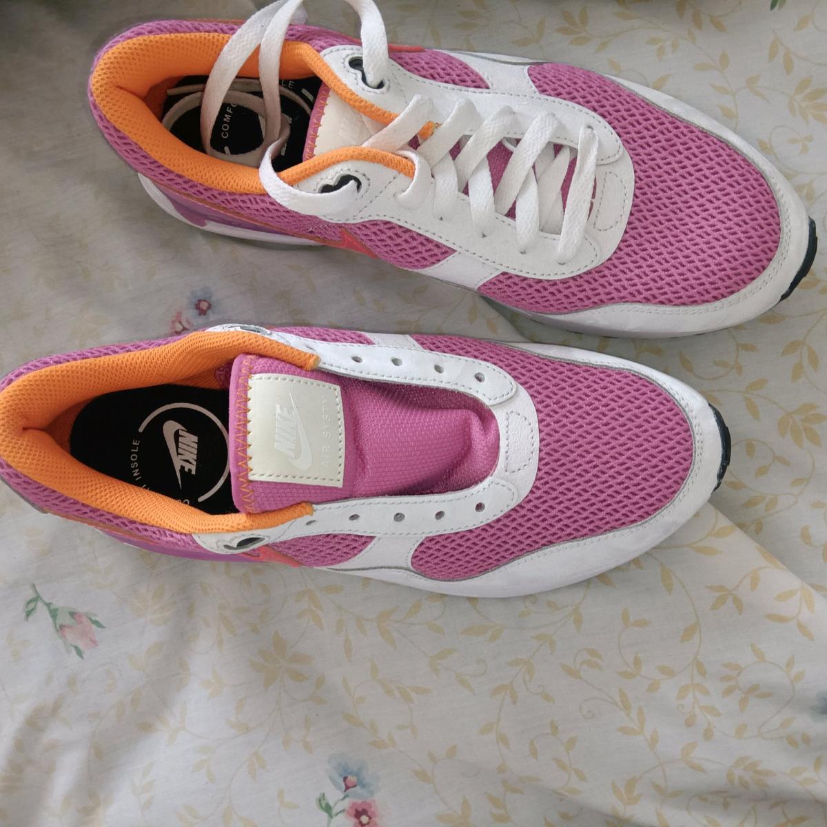 Nike women - San Joaquin, California - FleaMarketBay
