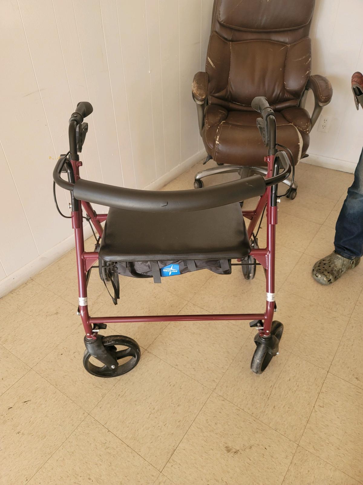 Oversized Walker Great Cond - Mercedes, Texas - FleaMarketBay