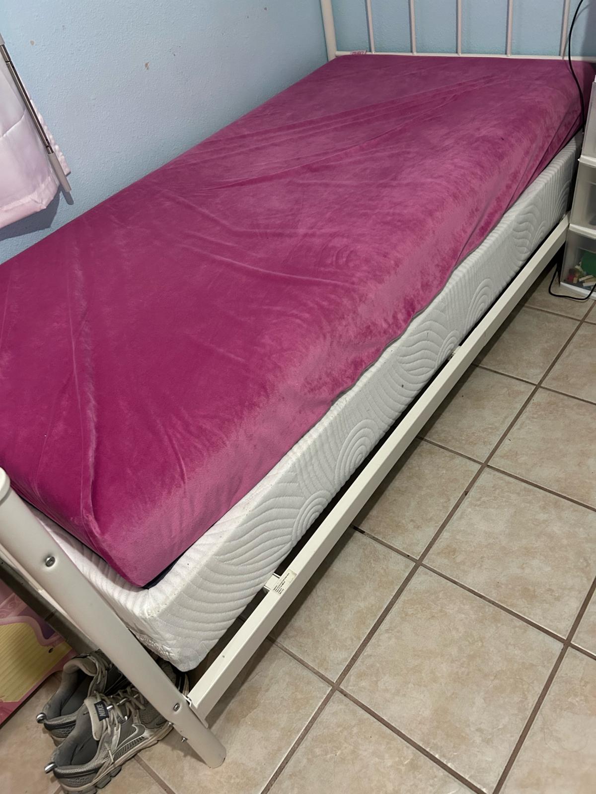 6ft long white metal frame twin mattress and box spring - Kenner, Louisiana - FleaMarketBay