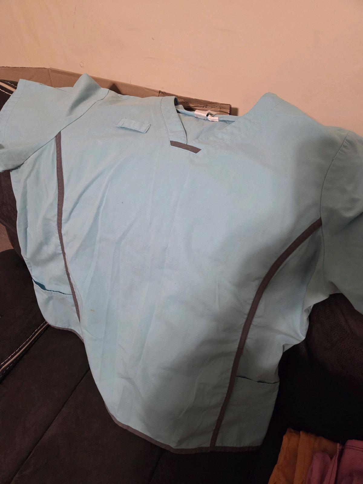 Womens scrub top sz 2x turquoise with gray trim - Eden, North Carolina - FleaMarketBay