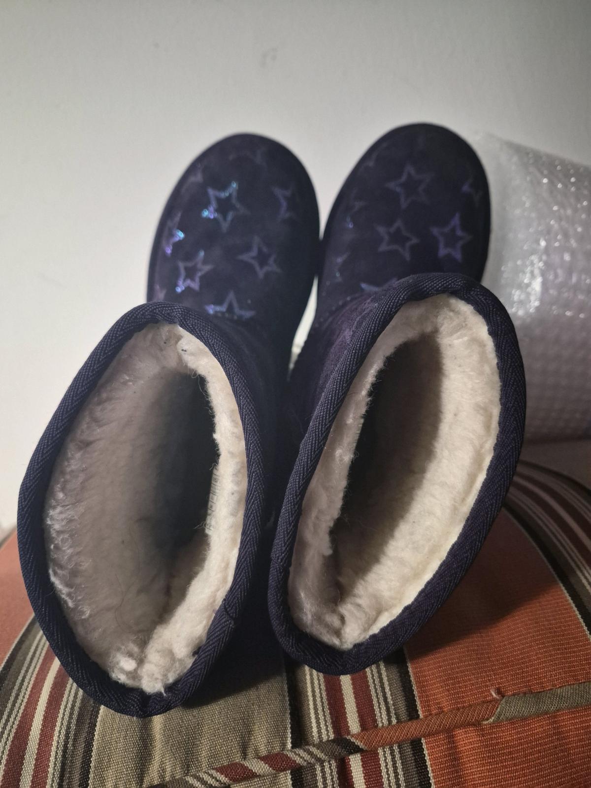 UGG Kids Classic II Iridescent Stars Boots Nightshade Purple - Lake Worth, Florida - FleaMarketBay