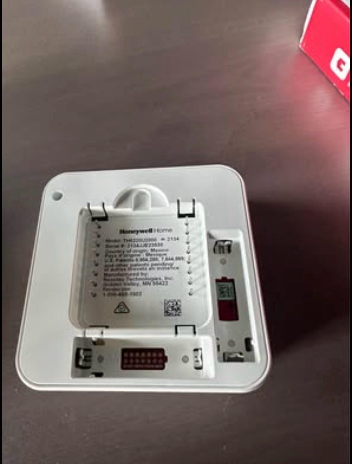 Honeywell Home X2S Smart Thermostat model RTH2CWF - Bellevue, Washington - FleaMarketBay