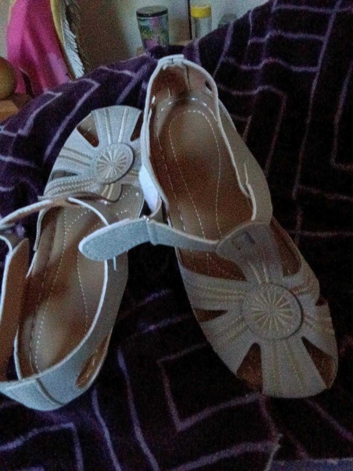SUNBURST CLOSEDTOE SANDALS - Damascus, Oregon - FleaMarketBay