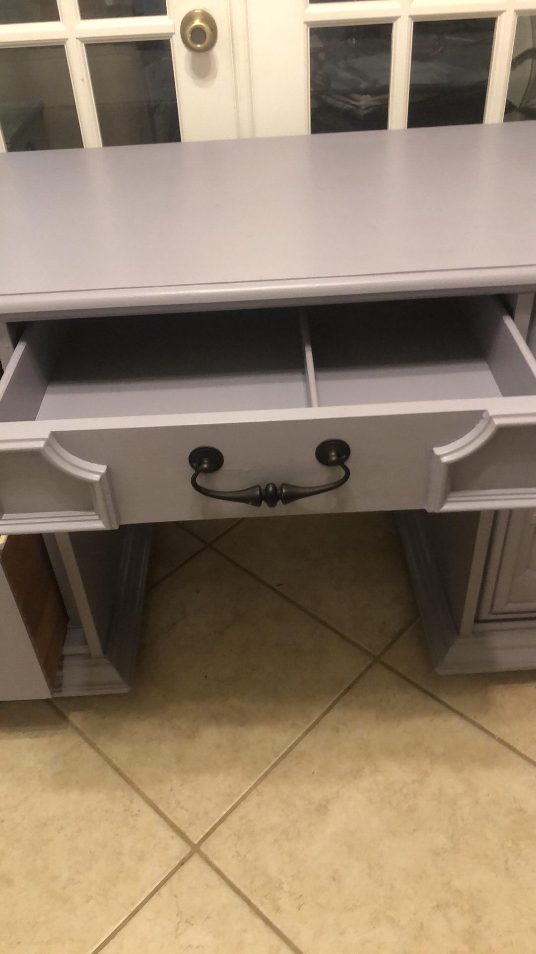 Office desk - Fellsmere, Florida - FleaMarketBay