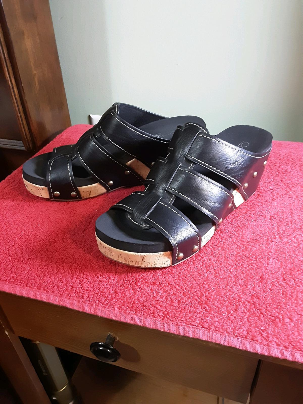 Gently used clogs - Lakewood, Ohio - FleaMarketBay