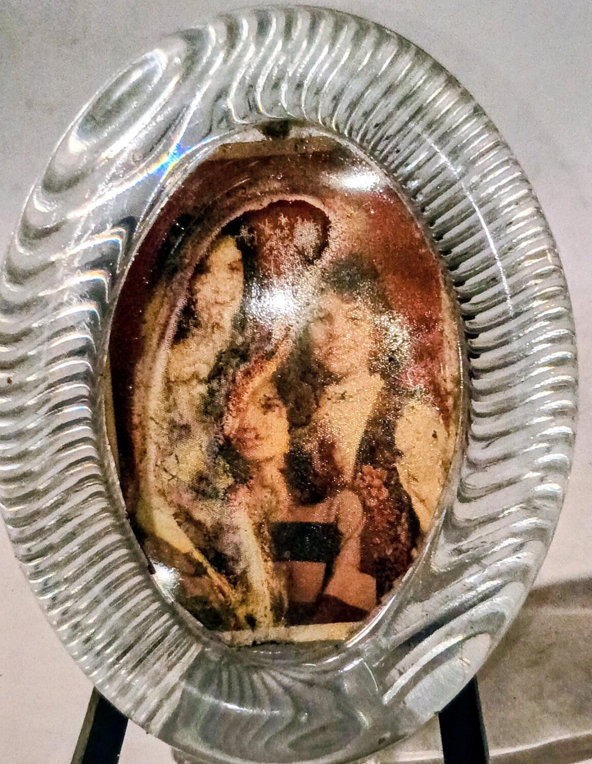 Plastic Oval Picture Frame - Alliance, Ohio - FleaMarketBay