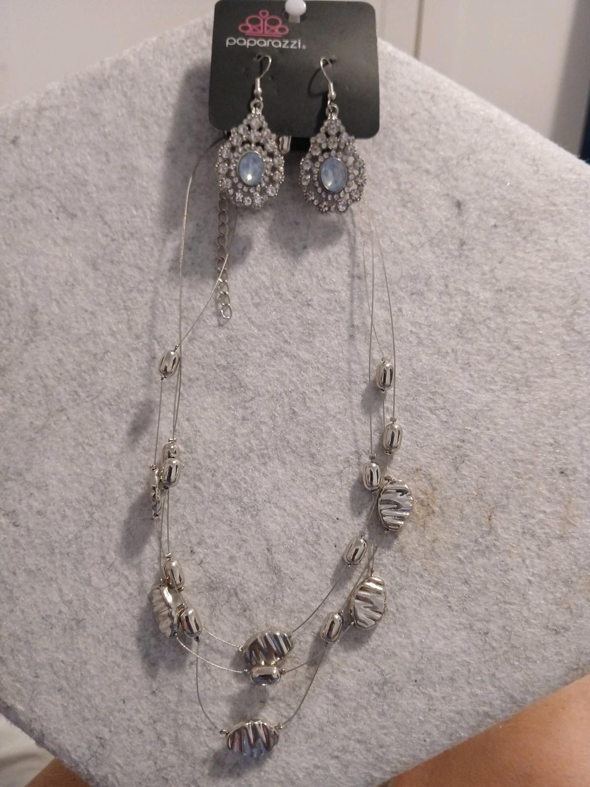 Beautiful Necklace set - Decatur, Illinois - FleaMarketBay