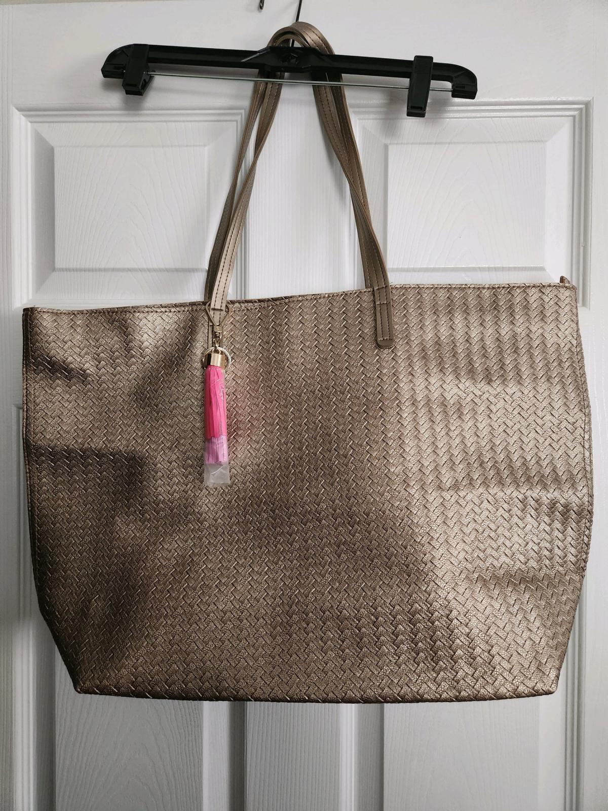 Bath And Body Works Metallic Woven Tote Bag with Pink Tassel - Lumberton, North Carolina - FleaMarketBay