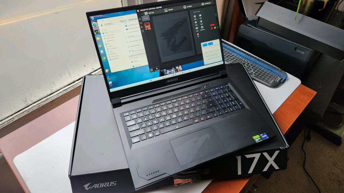 RTX 4090 GAMING LAPTOP 17 INCH - San Francisco, California - FleaMarketBay