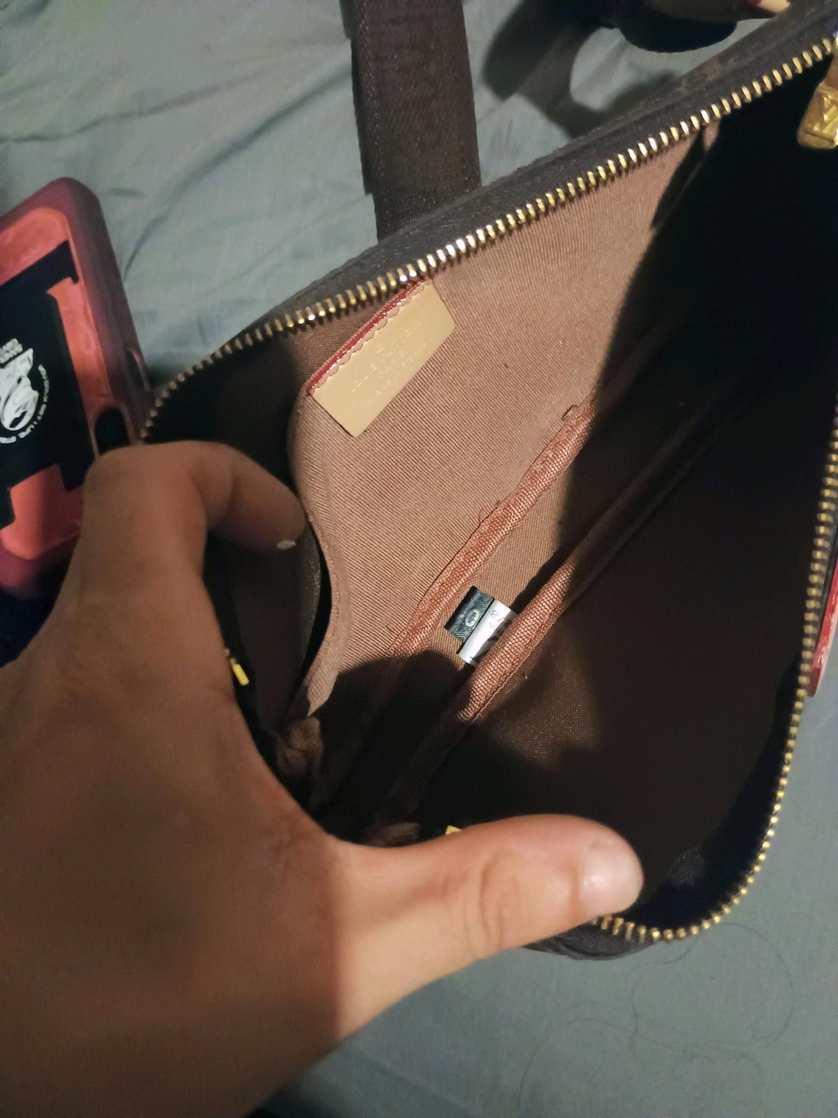 Louis Vuitton purse - Hendersonville, North Carolina - FleaMarketBay