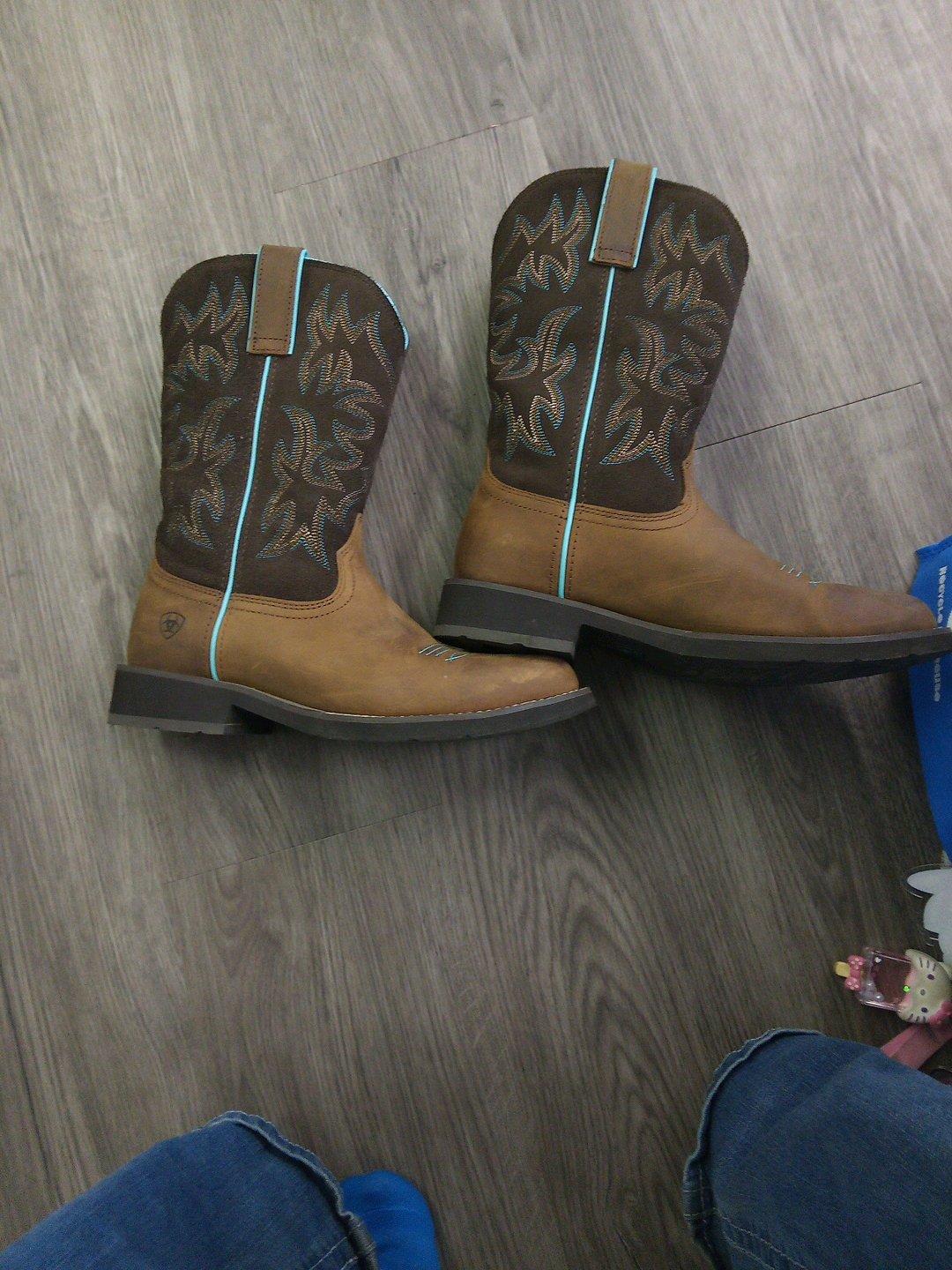new boots I only had them 3 days - Kingsport, Tennessee - FleaMarketBay