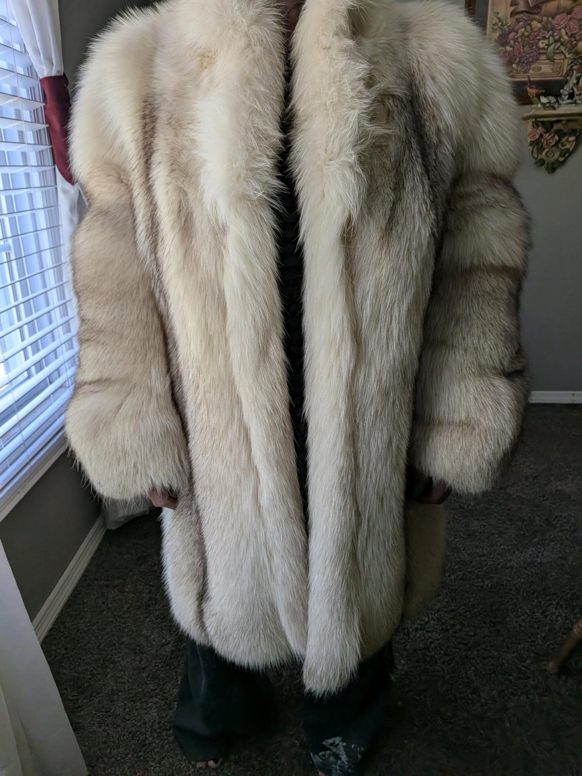 real fox fur medium length coat - Belleville, Illinois - FleaMarketBay