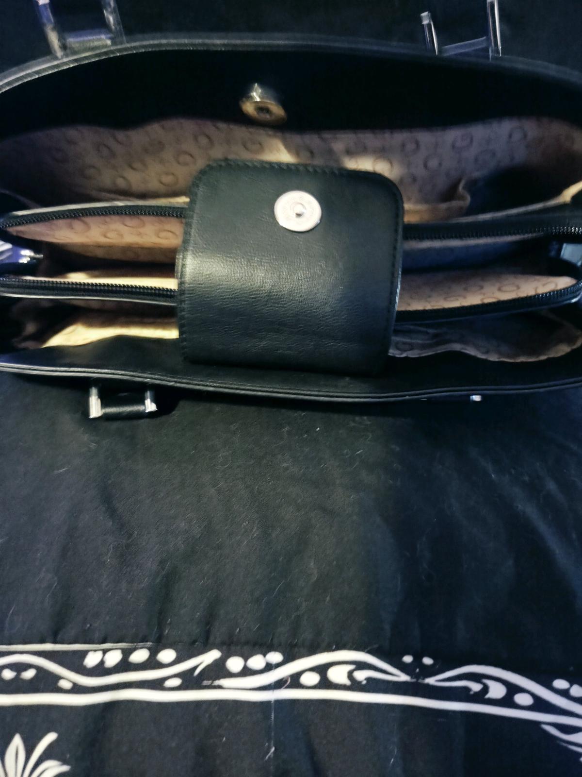GUESS  Los Angeles PU  leather handbag - Gilbert, Arizona - FleaMarketBay
