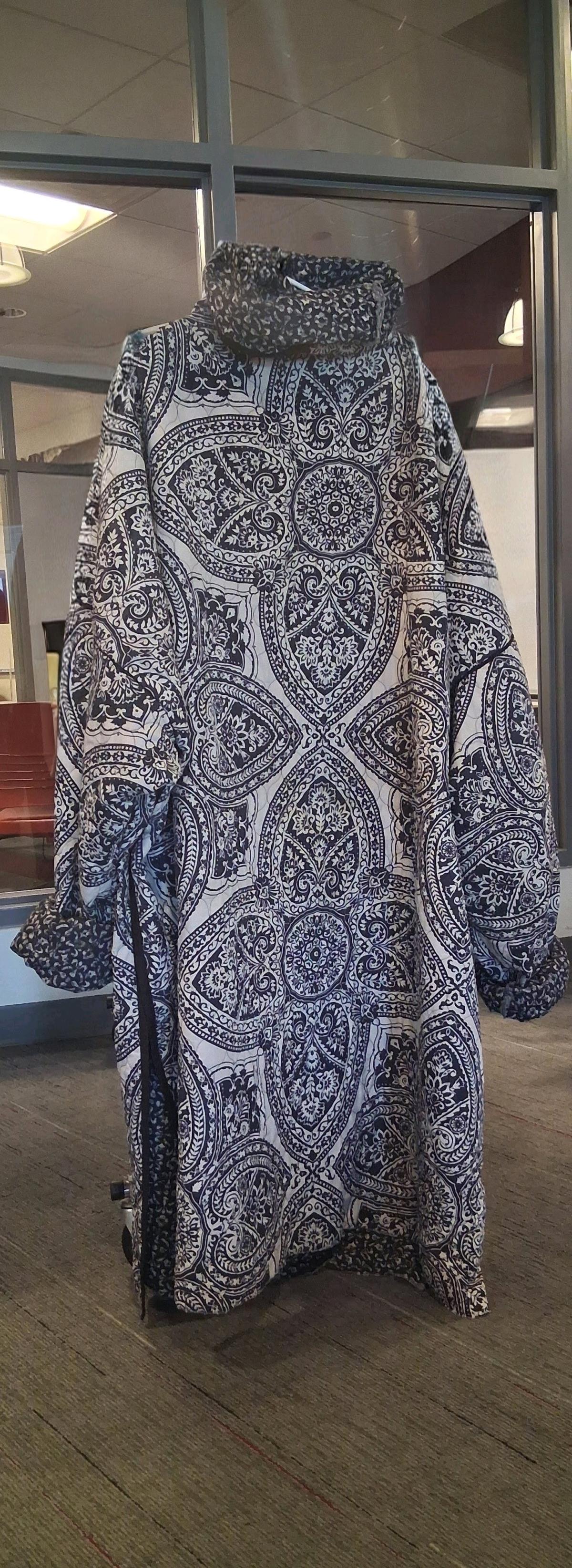 Winter Cape - Las Cruces, New Mexico - FleaMarketBay