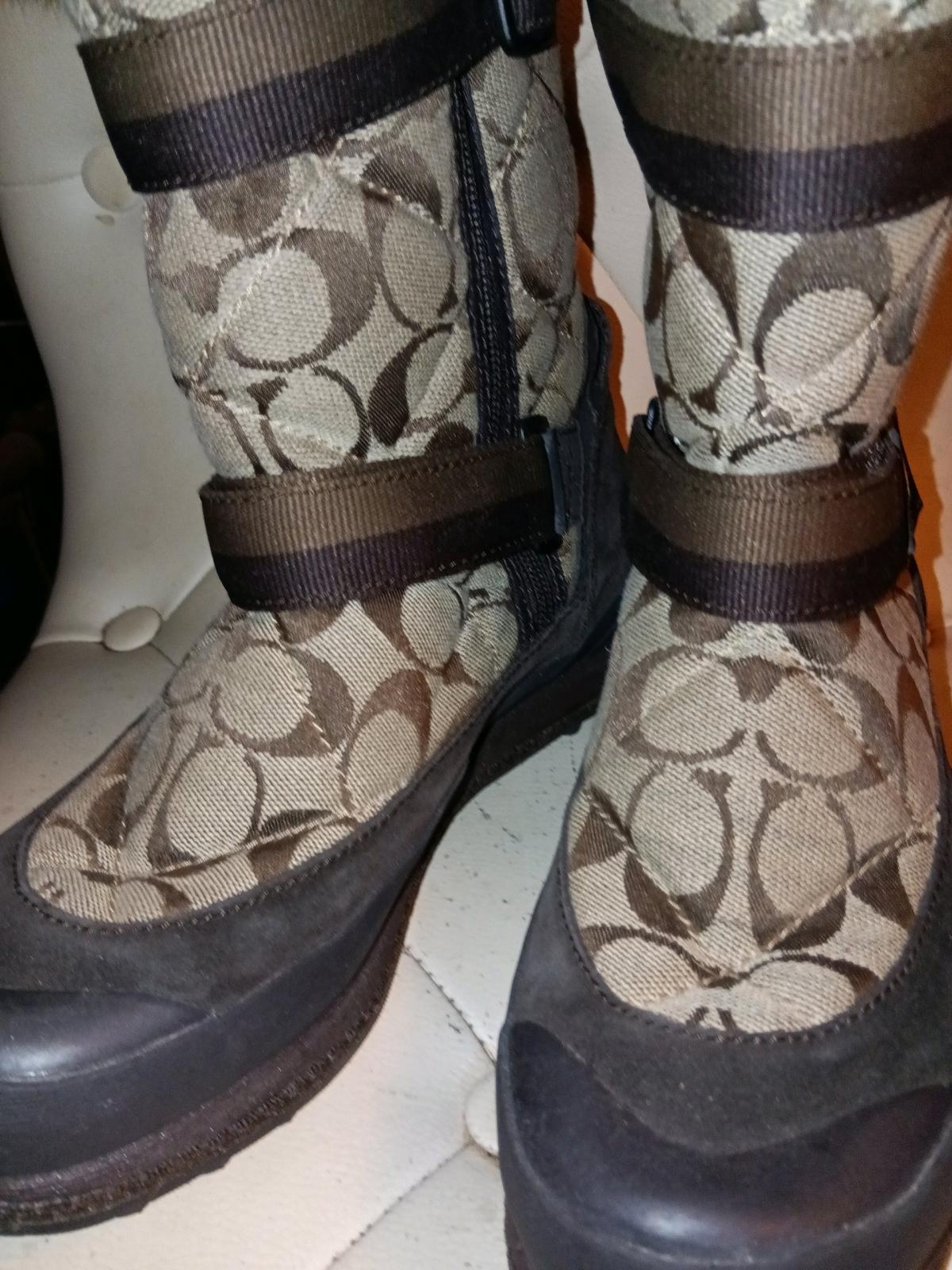 COACH SNOWBOOTS NEVER WORN - Ellinger, Texas - FleaMarketBay