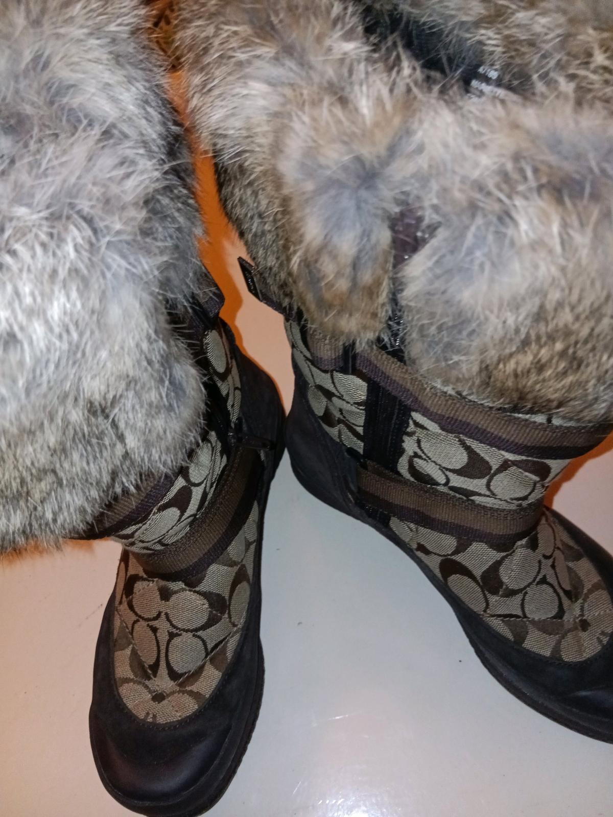 COACH SNOWBOOTS NEVER WORN - Ellinger, Texas - FleaMarketBay