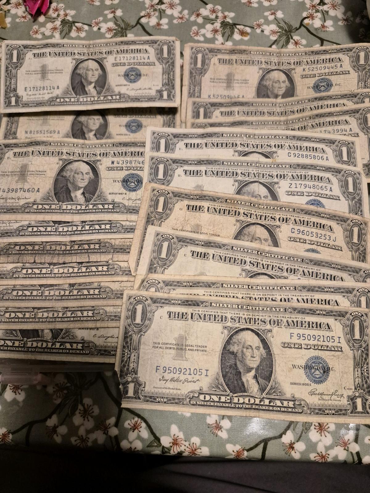 1 dollar vintage - Santa Ana, California - FleaMarketBay
