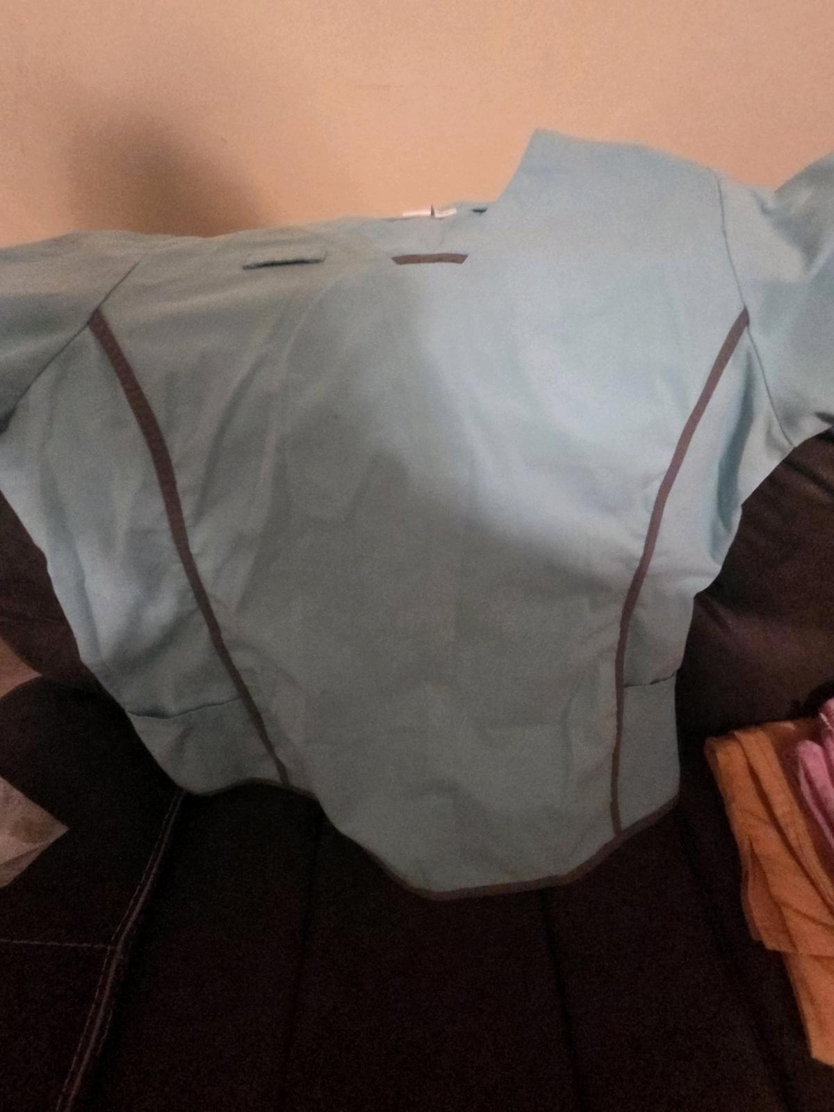 Womens scrub top sz 2x turquoise with gray trim - Eden, North Carolina - FleaMarketBay
